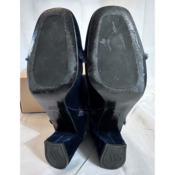 Women’s Boho Stuart Weitzman Blue Velvet 2” Block Heel Chelsea Boots Zip Up Sz 7 - Picture 7 of 8